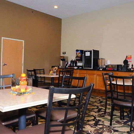 Cobblestone Inn & Suites - Lake View Bagian luar foto