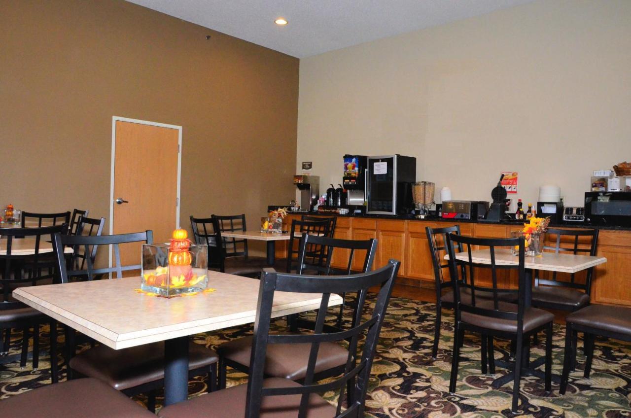 Cobblestone Inn & Suites - Lake View Bagian luar foto