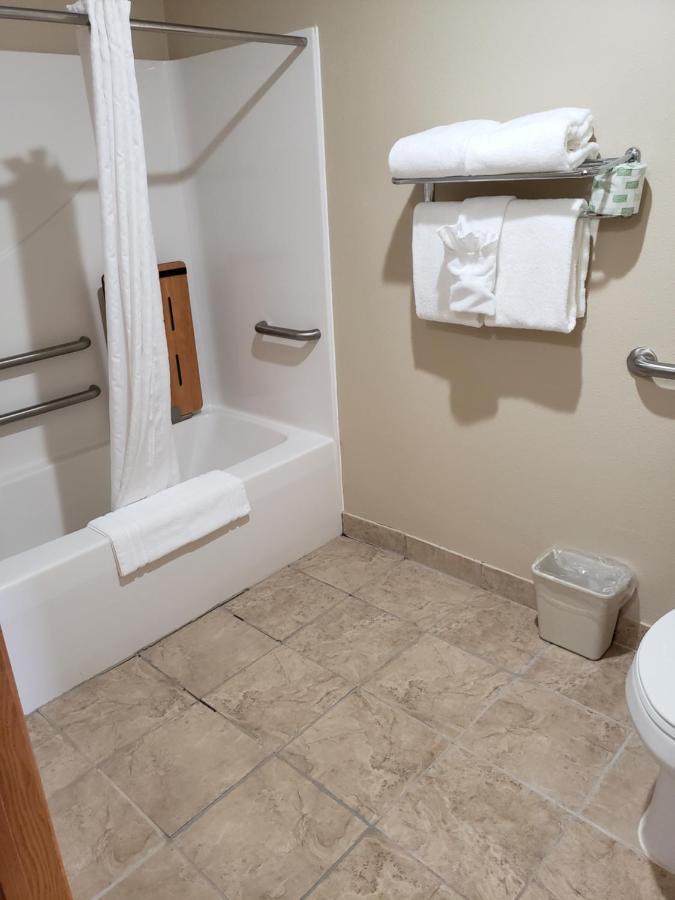 Cobblestone Inn & Suites - Lake View Bagian luar foto