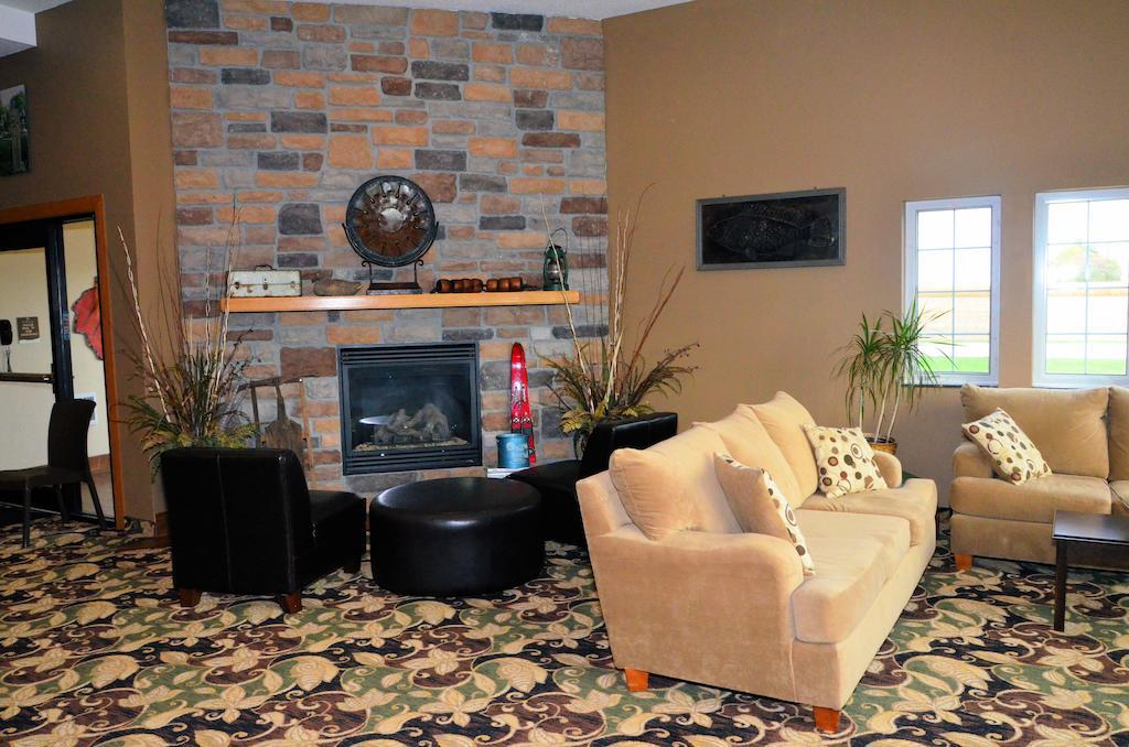 Cobblestone Inn & Suites - Lake View Bagian luar foto