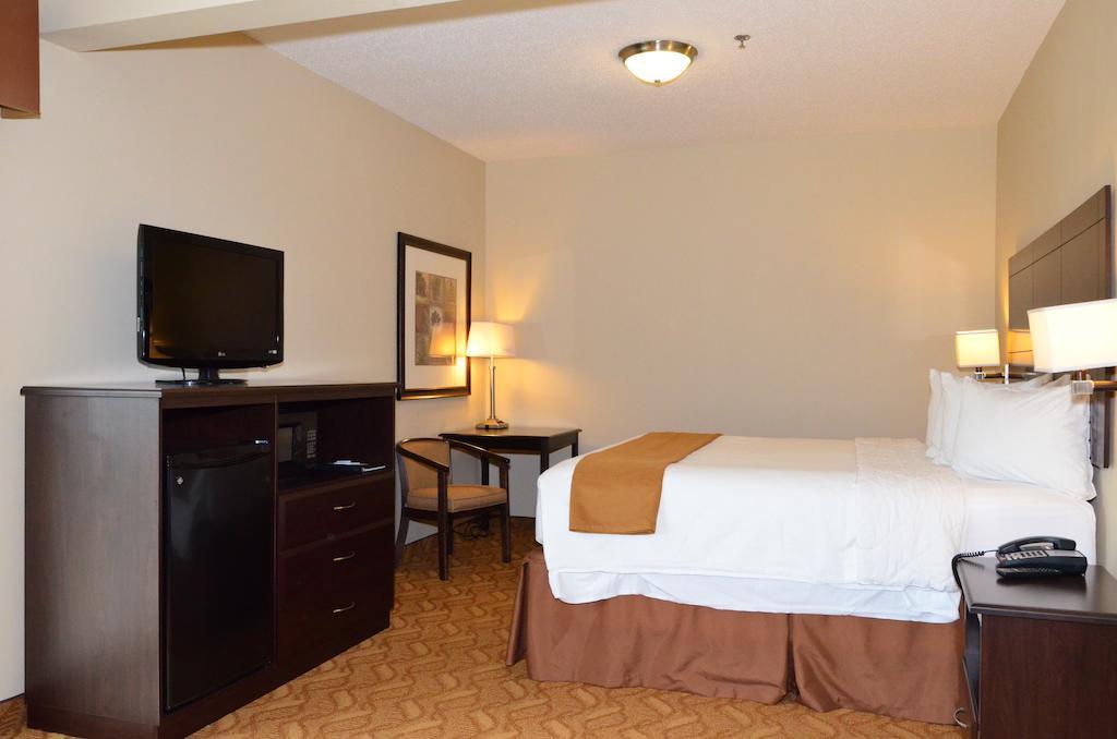 Cobblestone Inn & Suites - Lake View Ruang foto