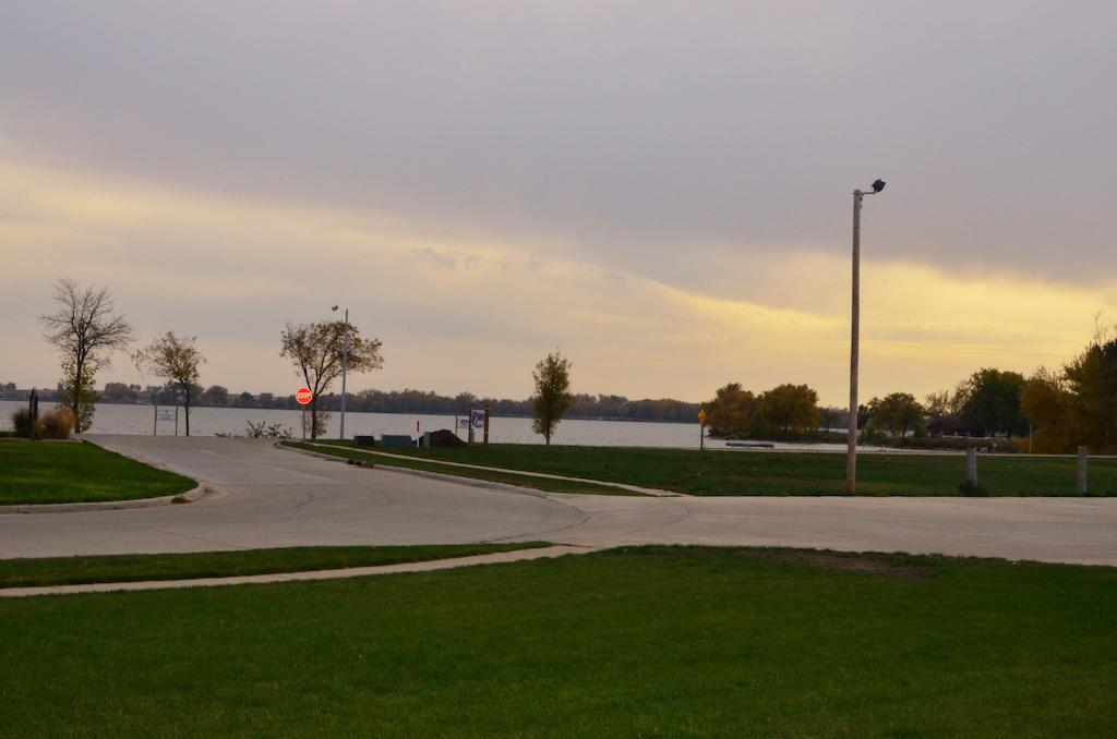 Cobblestone Inn & Suites - Lake View Bagian luar foto