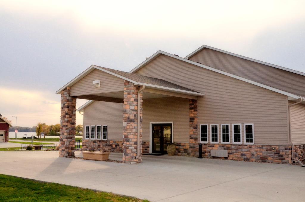 Cobblestone Inn & Suites - Lake View Bagian luar foto