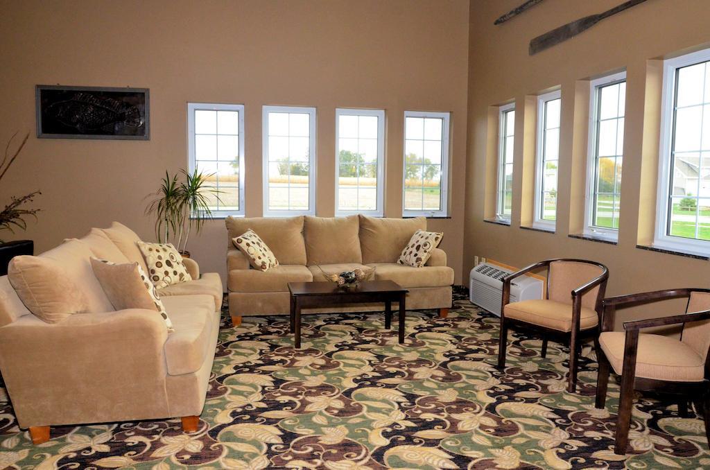 Cobblestone Inn & Suites - Lake View Bagian luar foto