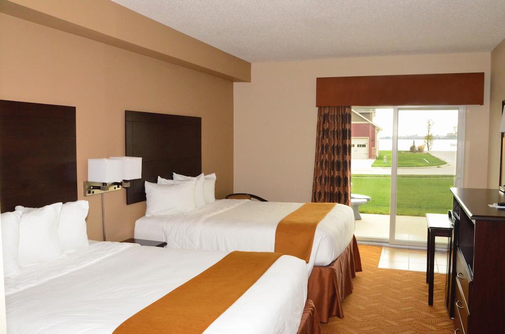 Cobblestone Inn & Suites - Lake View Ruang foto