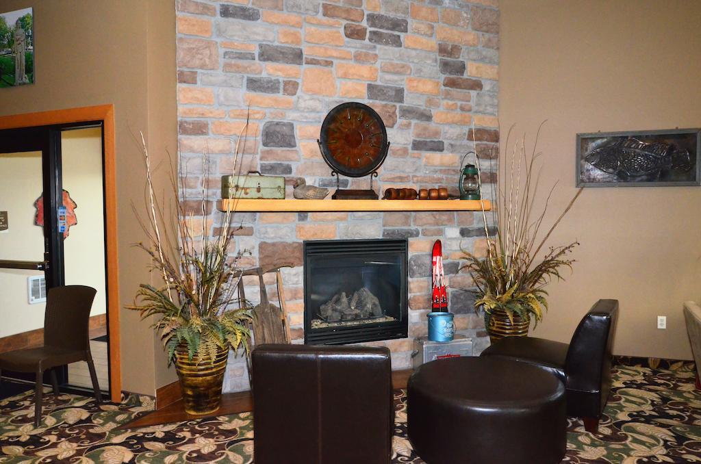 Cobblestone Inn & Suites - Lake View Bagian luar foto