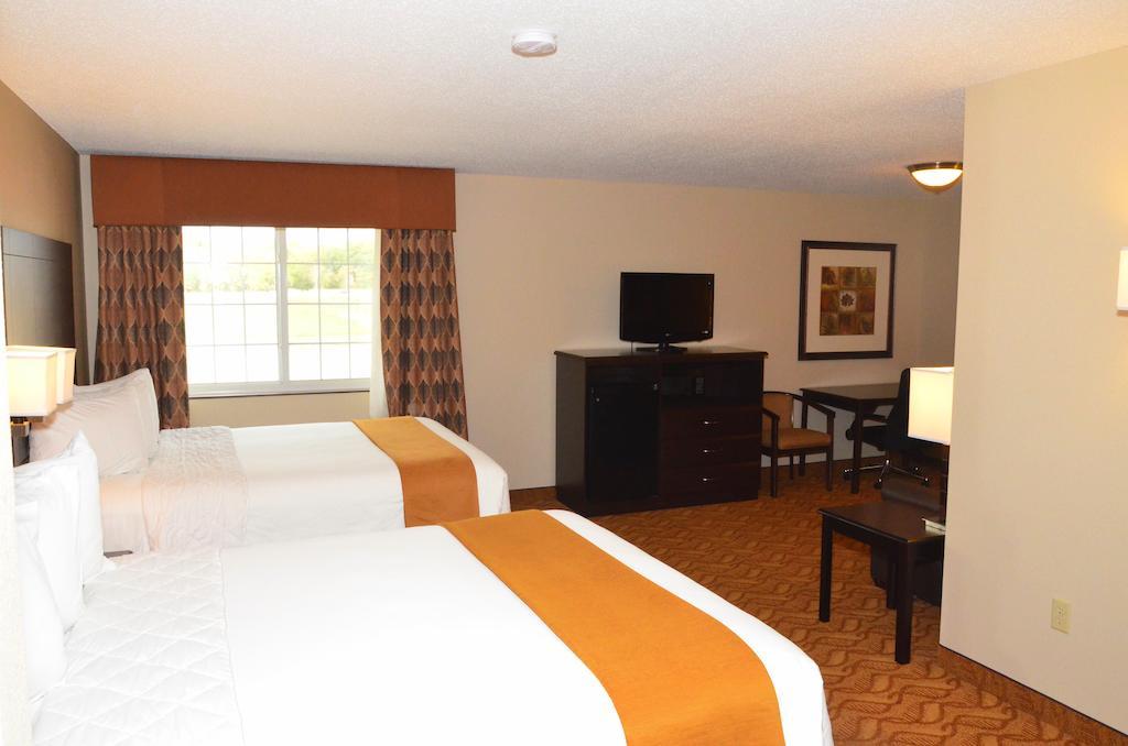 Cobblestone Inn & Suites - Lake View Ruang foto