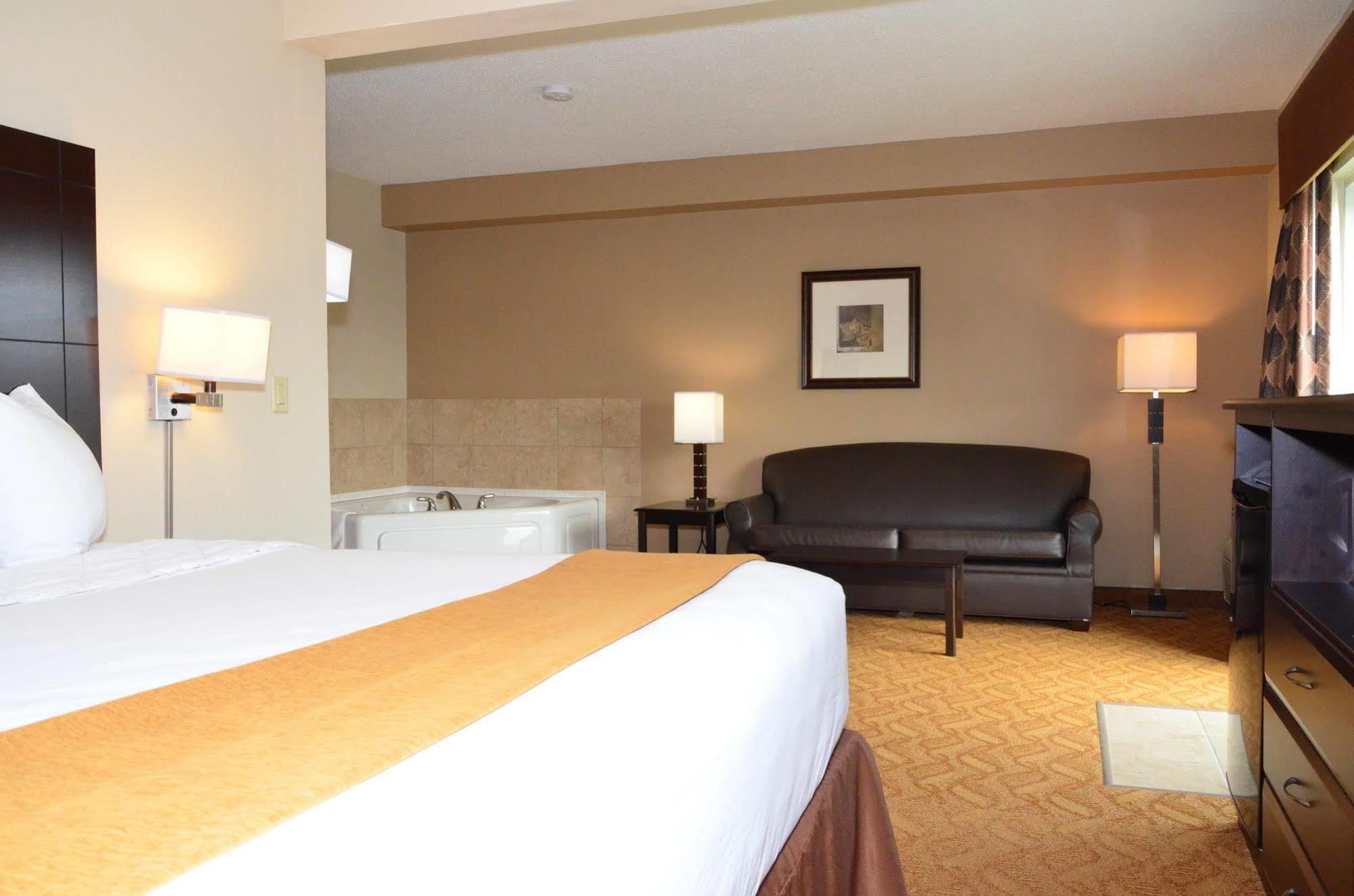 Cobblestone Inn & Suites - Lake View Bagian luar foto