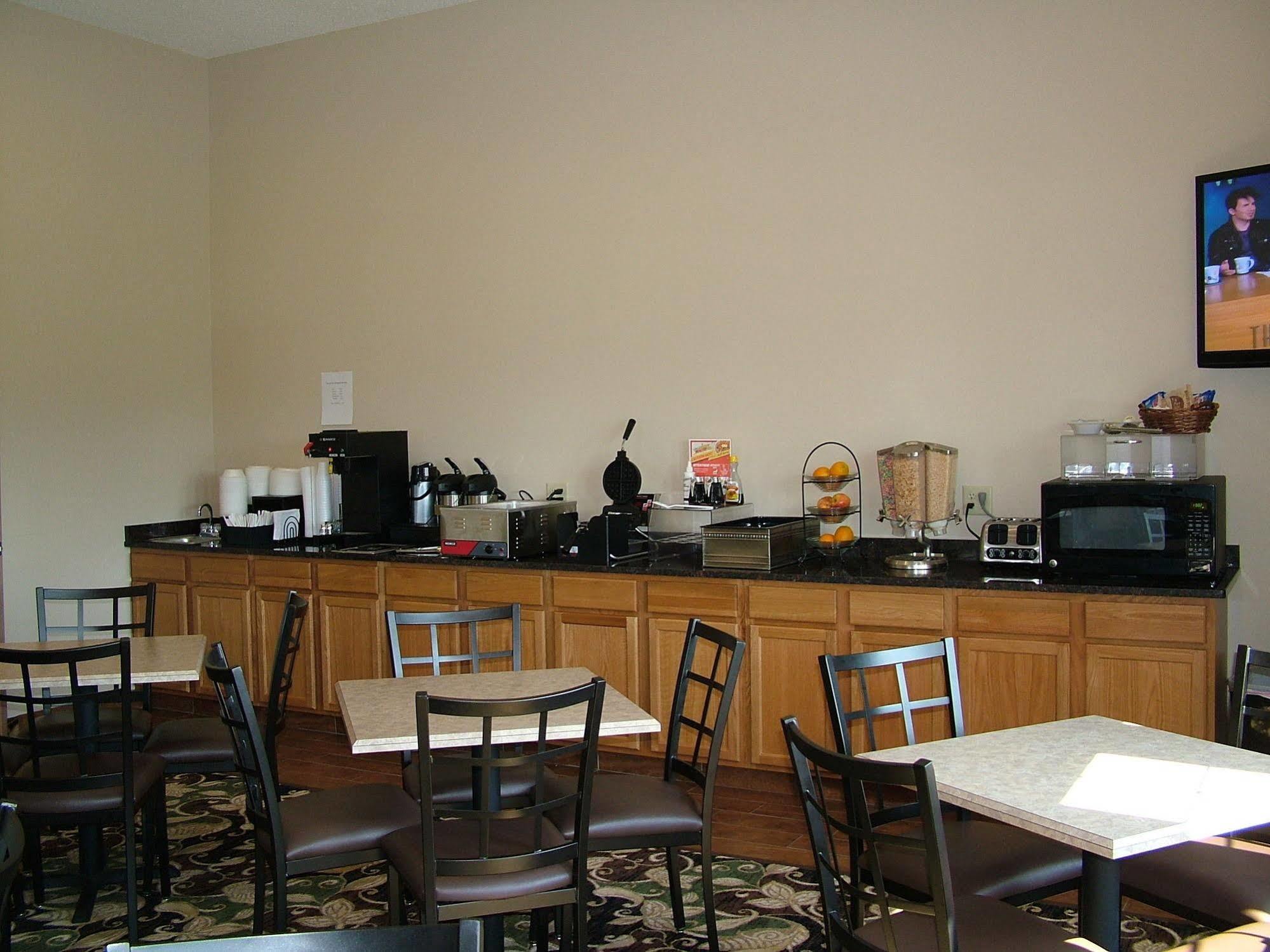Cobblestone Inn & Suites - Lake View Bagian luar foto